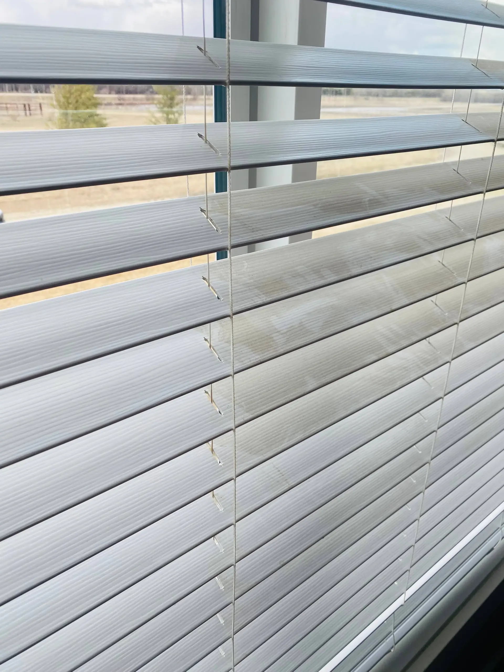 Blind cleaning service in Grande Prairie - dust-free healthy home